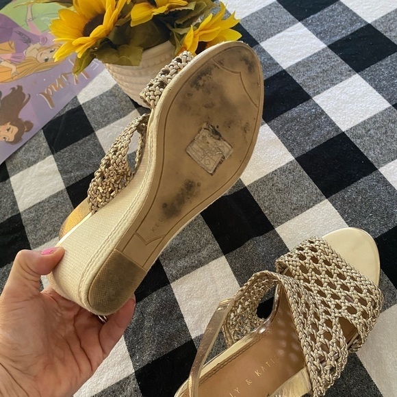 Delara size 9 Kelly and Katie wedge gold and cream shoes - Picture 9 of 10